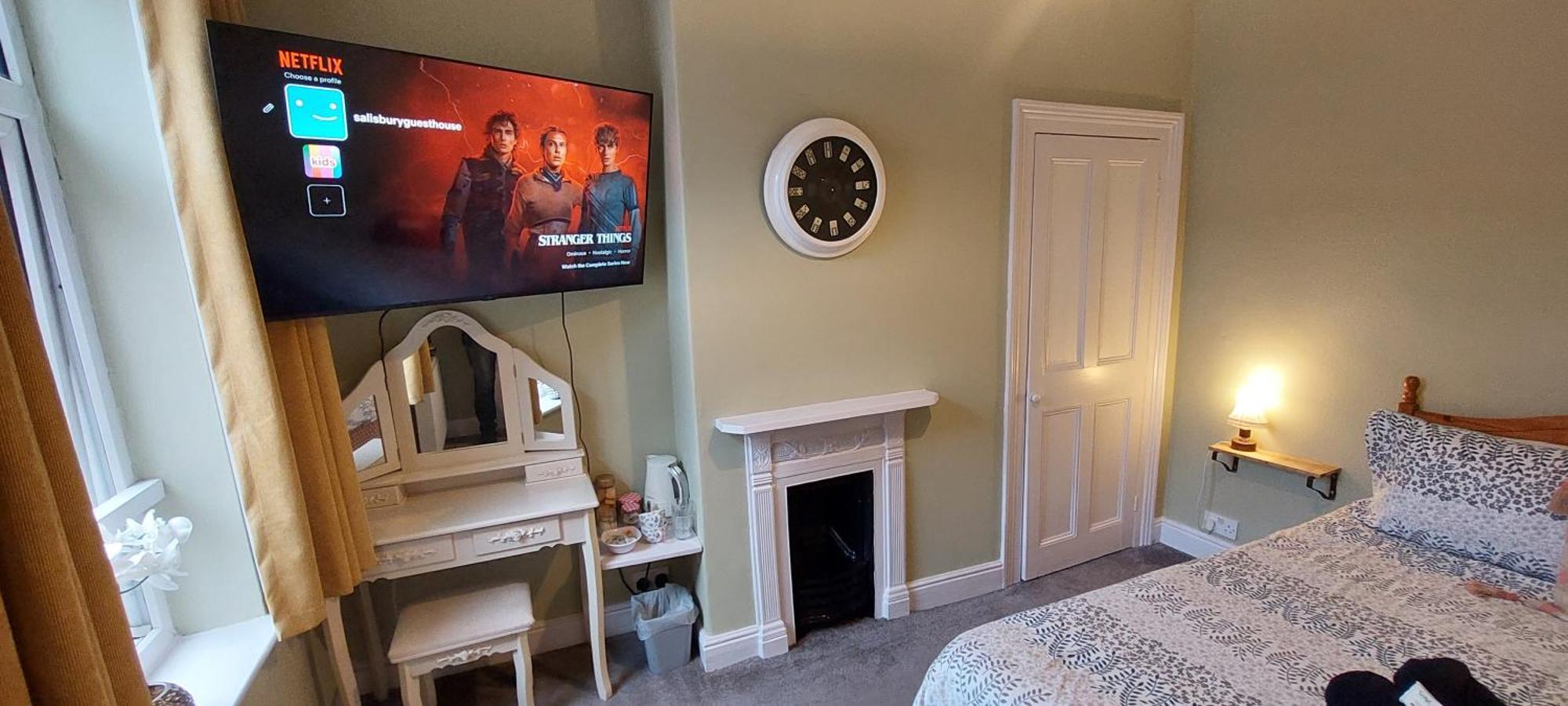 Salisbury Guest House - Free Parking — Photos 2